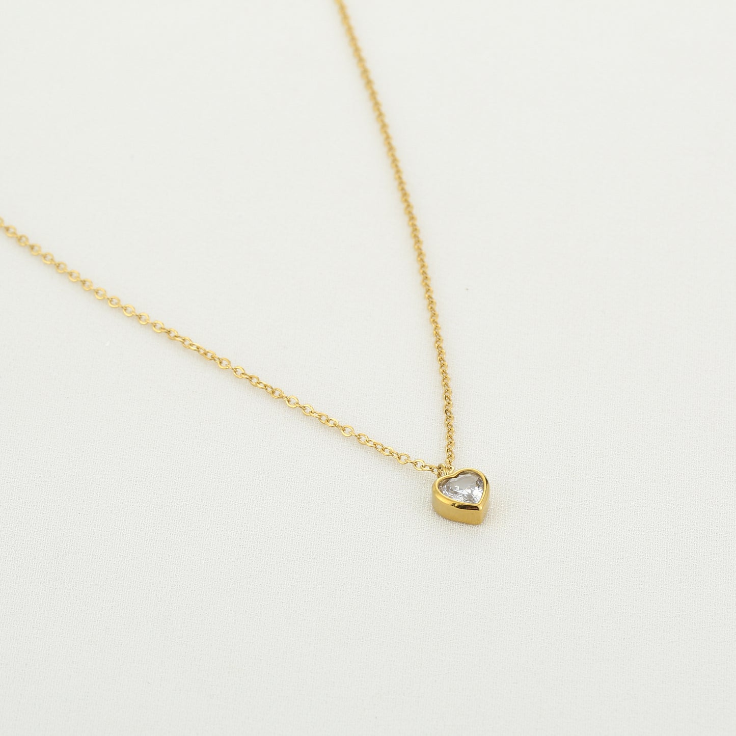 Ketting met zirkonia hartje